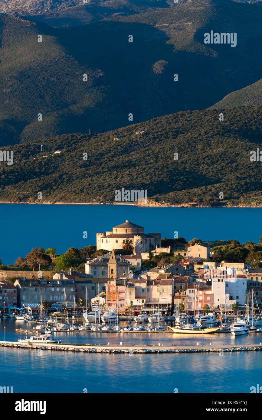 Frankreich, Korsika, Haute-Corse Abteilung, Le Nebbio Region, St-Florent, erhöhte Hafen Blick auf Sonnenuntergang Stockfoto