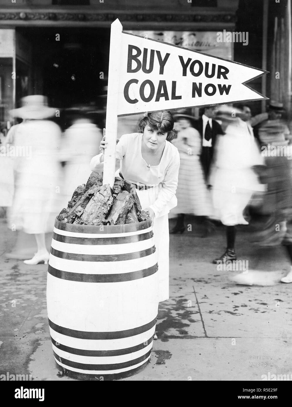 New Orleans, Louisiana. "Um Ihre Kohle Jetzt"-Kampagne. Anzeige vor der Fuerst und Kraemer Ca. 1916-1918 Stockfoto