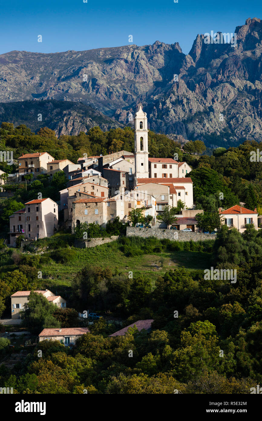 Frankreich, Korsika, Corse-du-Sud Department, Central Region, Pino, erhöhten Blick auf die Stadt. Stockfoto