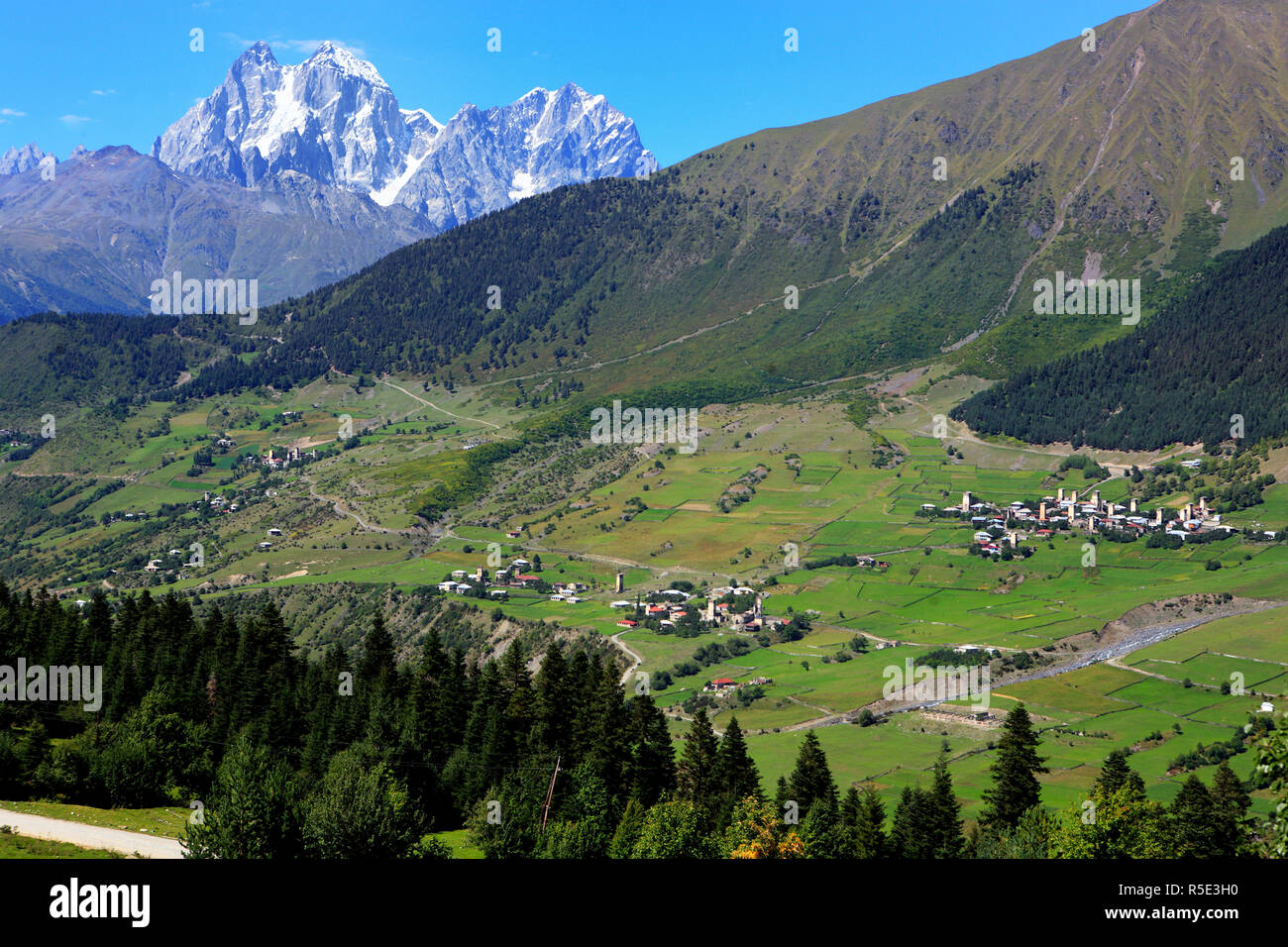 Ushba Peak (4690 m), Muzhali Gemeinschaft, Obere Svanetien, Georgien Stockfoto