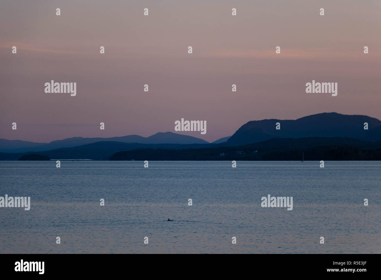 Sonnenuntergang am Lake Magog in der Stadt von Magog in Québec, Kanada. Stockfoto