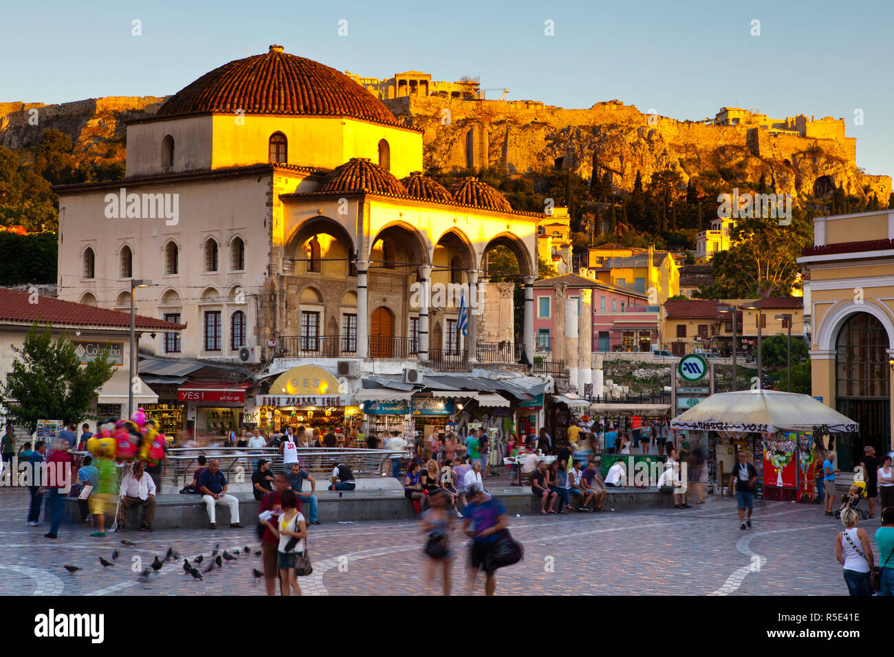 Monastiraki Platz & Akropolis, Monastiraki, Athen, Griechenland Stockfoto