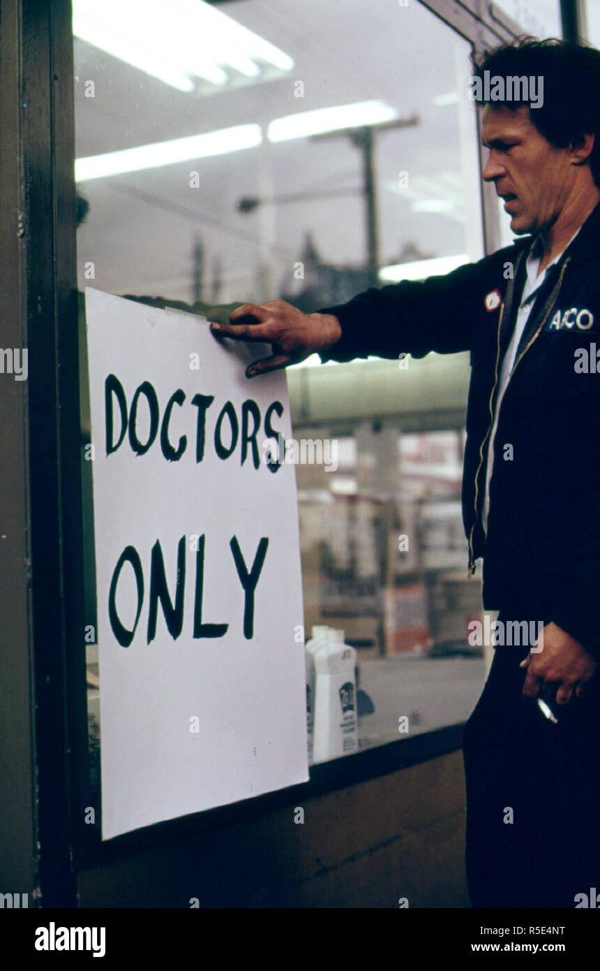 Einige Tankstellen, Wie Dieses, genau definiert, wer Sie die Pumpe Kraftstoff Für - wie Ärzte. Der Internal Revenue Service ausgeschlossen war dies Rechtliche 02/1974 Stockfoto