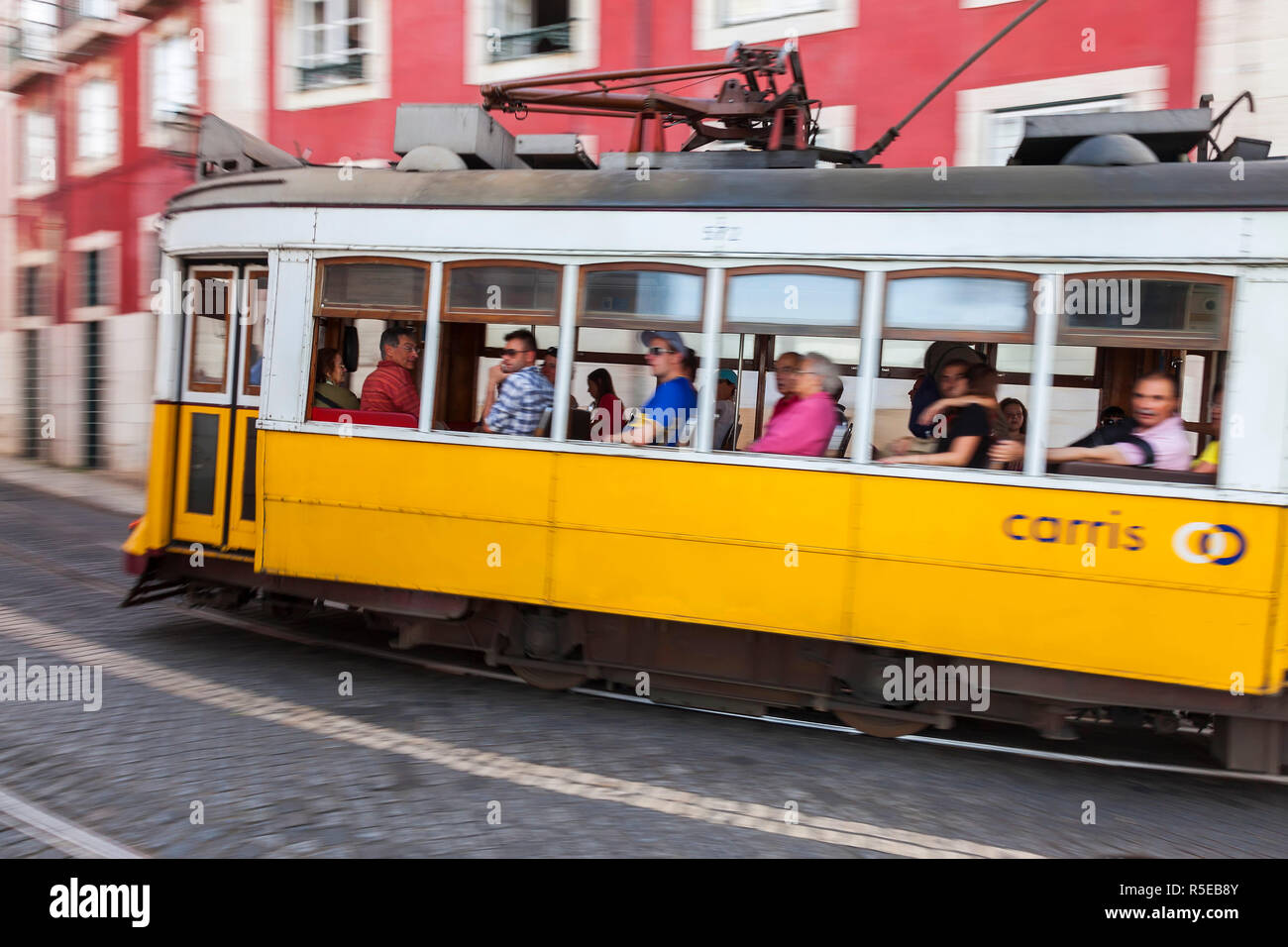 Straßenbahn, Stadtteil Alfama, Lissabon, Portugal Stockfoto