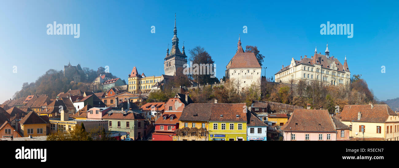 Erhöhten Blick auf die mittelalterliche Altstadt von Sighisoara, Schäßburg, Siebenbürgen, Rumänien Stockfoto