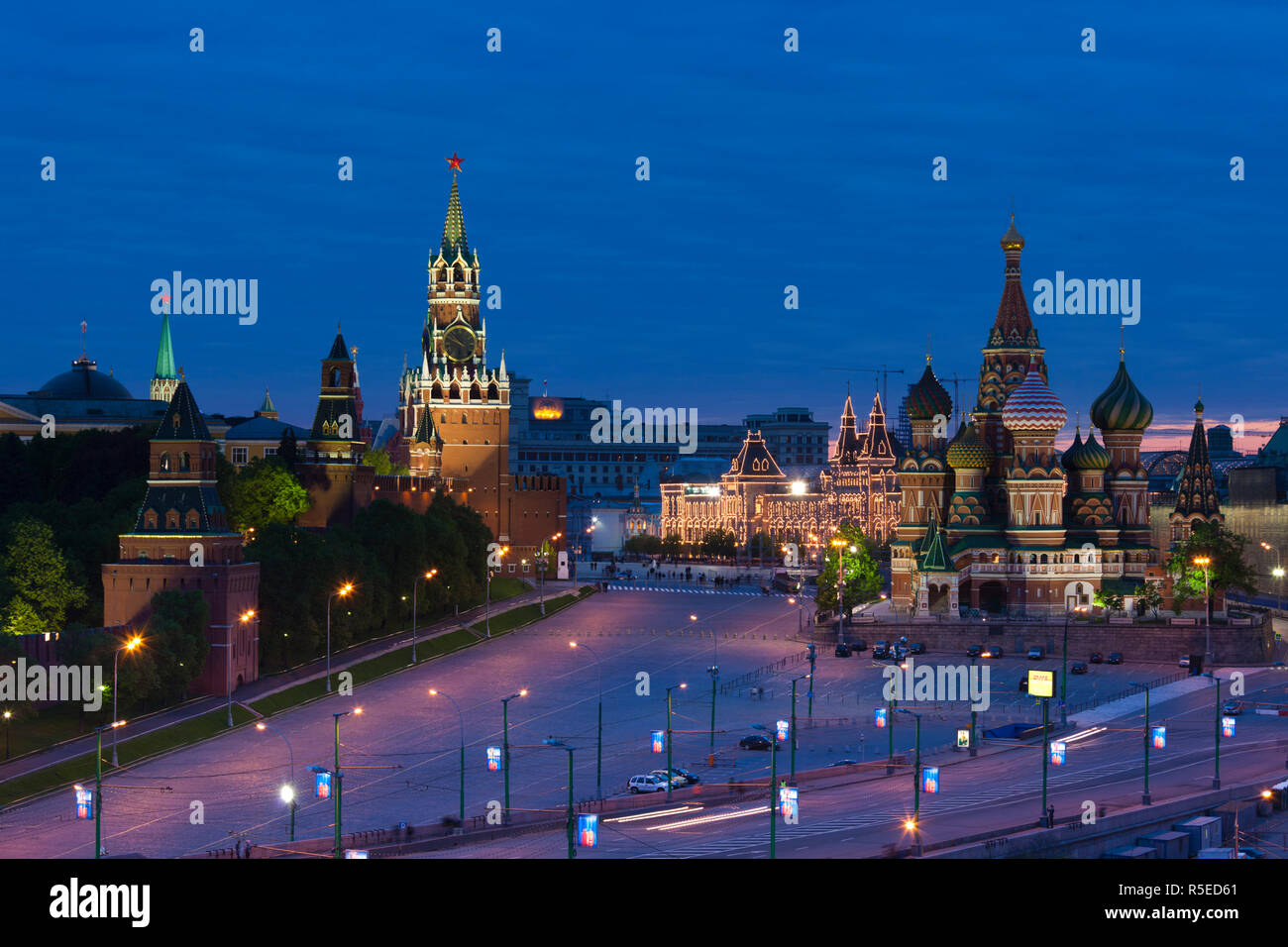 Russland, Moskau, Roter Platz, Kreml und St. Basils Kathedrale Stockfoto