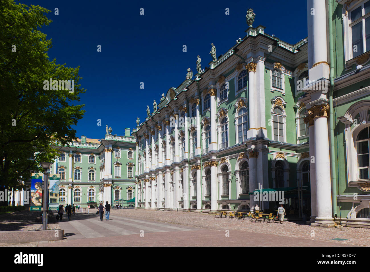 Russland, St. Petersburg, Dvotsovaya Square, Winter Palast und der Eremitage Stockfoto