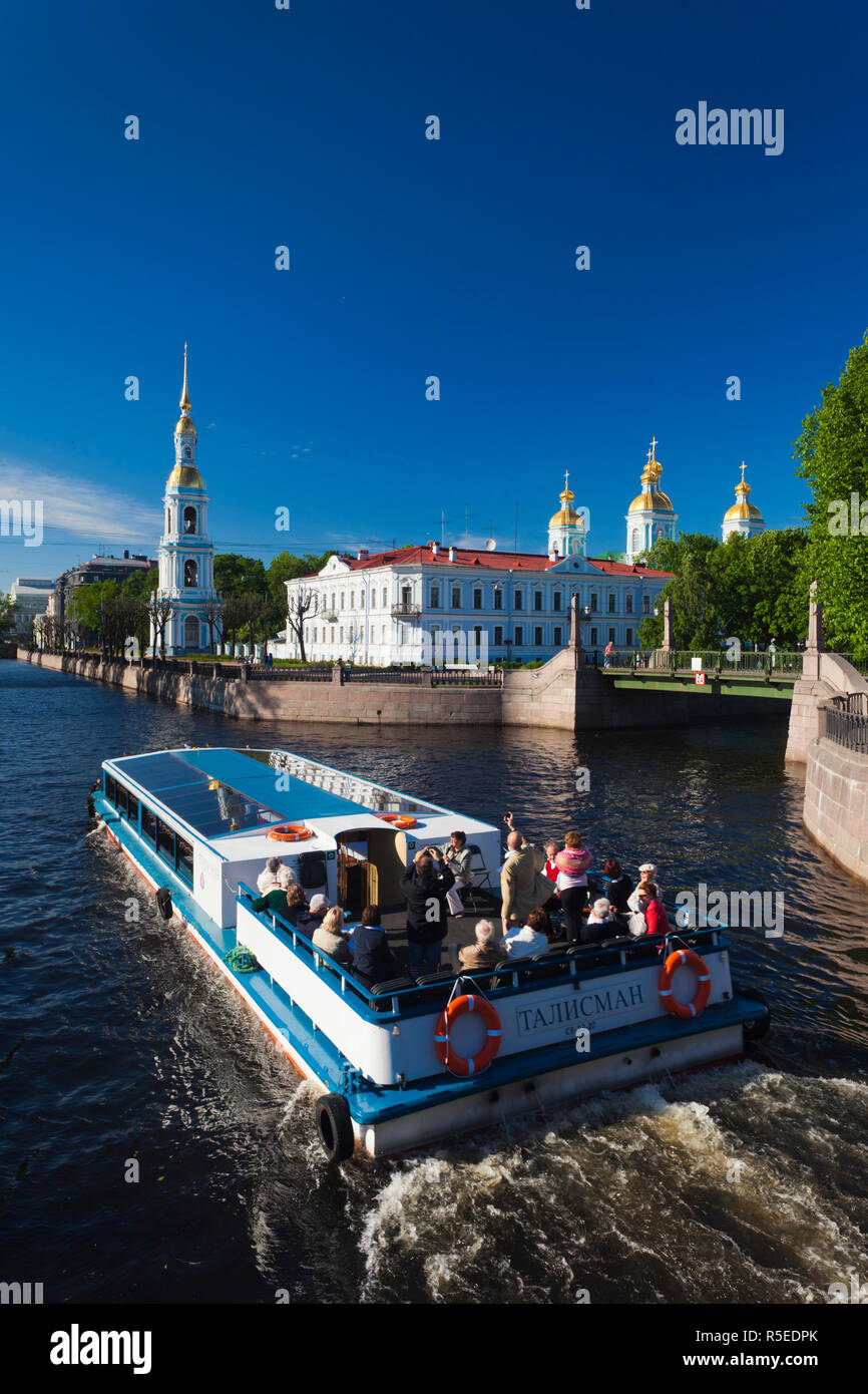 Russland, Sankt Petersburg, Mariinsky, Nikolsky Kathedrale mit Bootstour, Kryukov Kanal Stockfoto
