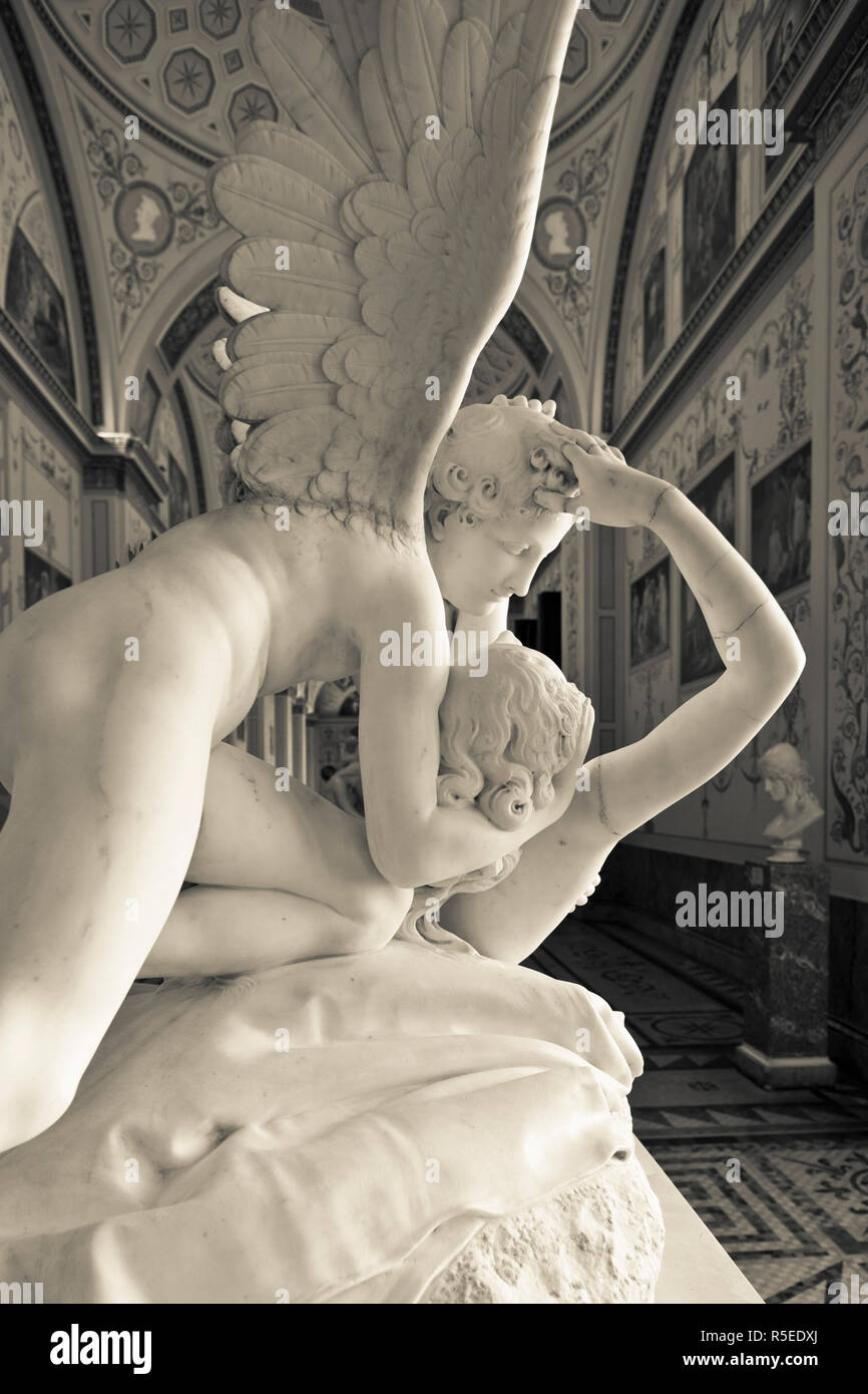 Russland, St. Petersburg, Winterpalast, Eremitage, Kiss von Amor und Psyche, Statue von Antonio Canova Stockfoto