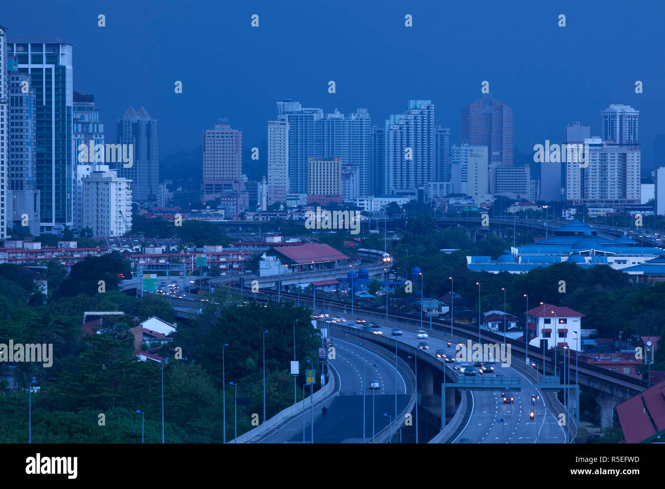 Die Skyline der Stadt und Landstraße, Kuala Lumpur, Malaysia Stockfoto
