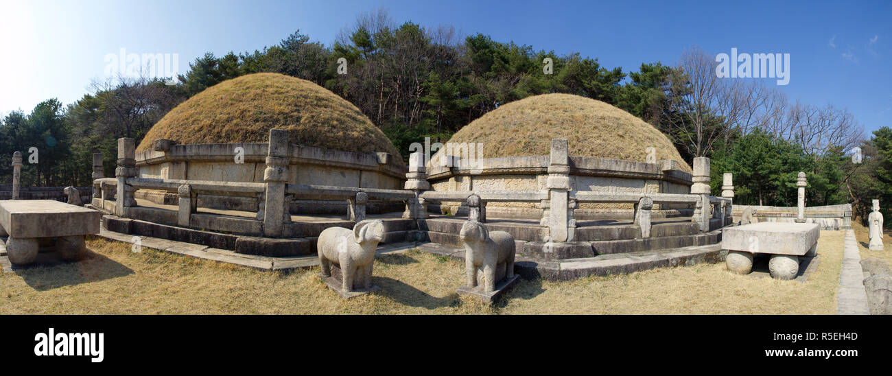 König Kongmin Mausoleum. Hier finden Sie die Gräber von Angehörigen Kongmin und seine Königin. Er bestieg den Thron im Jahre 1352, nachdem seine Frau gestorben, die er entworfen und gebaut, um die Gräber für sieben Jahre und beendete im Jahre 1372. Es sind Skulpturen von zivilen und militärischen Bediensteten auf beiden Seiten und ein Haus für Trauerfeiern. Stockfoto