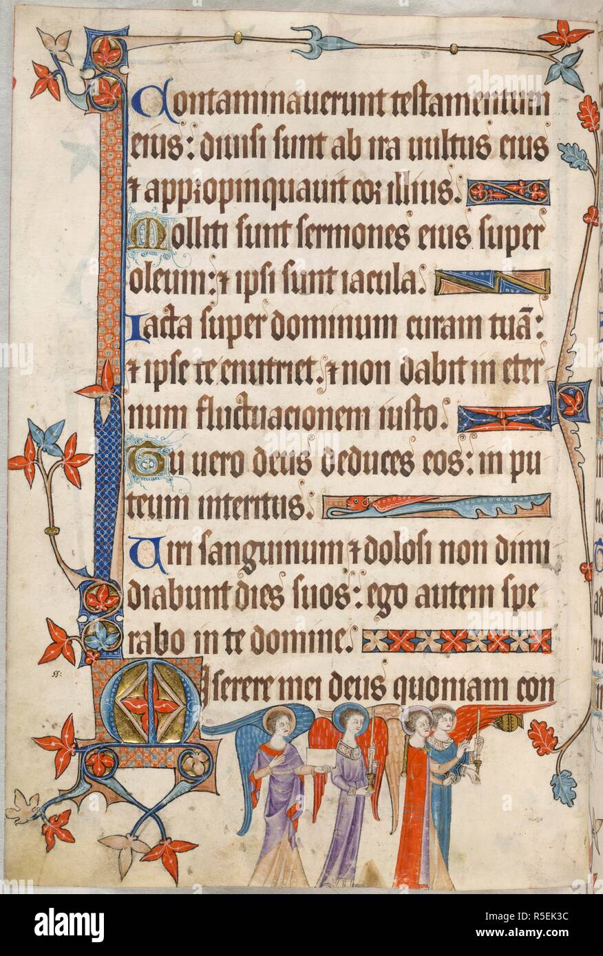 Psalm 55; Engel in der Prozession. Luttrell Psalter. England [East Anglia]; ca. 1325-1335. [Ganze folio] Ende von Psalm 54. Psalm 55 Anfang mit verzierten Initialen "M". Grenze Dekoration. In der unteren Marge, vier Engel Verarbeitung, die ein Buch, zwei Leuchtern, eine Pfanne Bild von Luttrell Psalter entnommen. Ursprünglich veröffentlicht in England [East Anglia] hergestellt; ca. 1325-1335. . Quelle: Hinzufügen. 42130, f 102 v. Sprache: Latein. Stockfoto