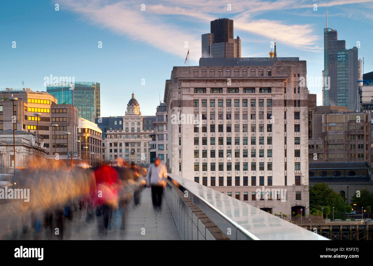 Großbritannien, England, London, London Bridge, Pendler Stockfoto