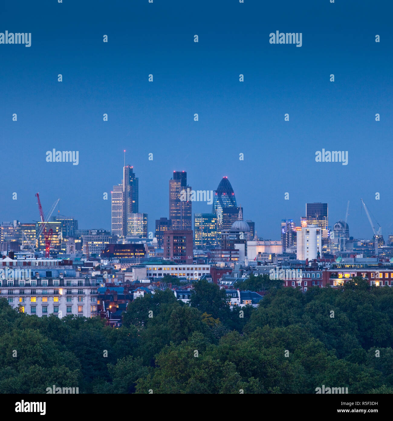 Stadt Skyline von London über den Hyde Park, London, England, Großbritannien Stockfoto