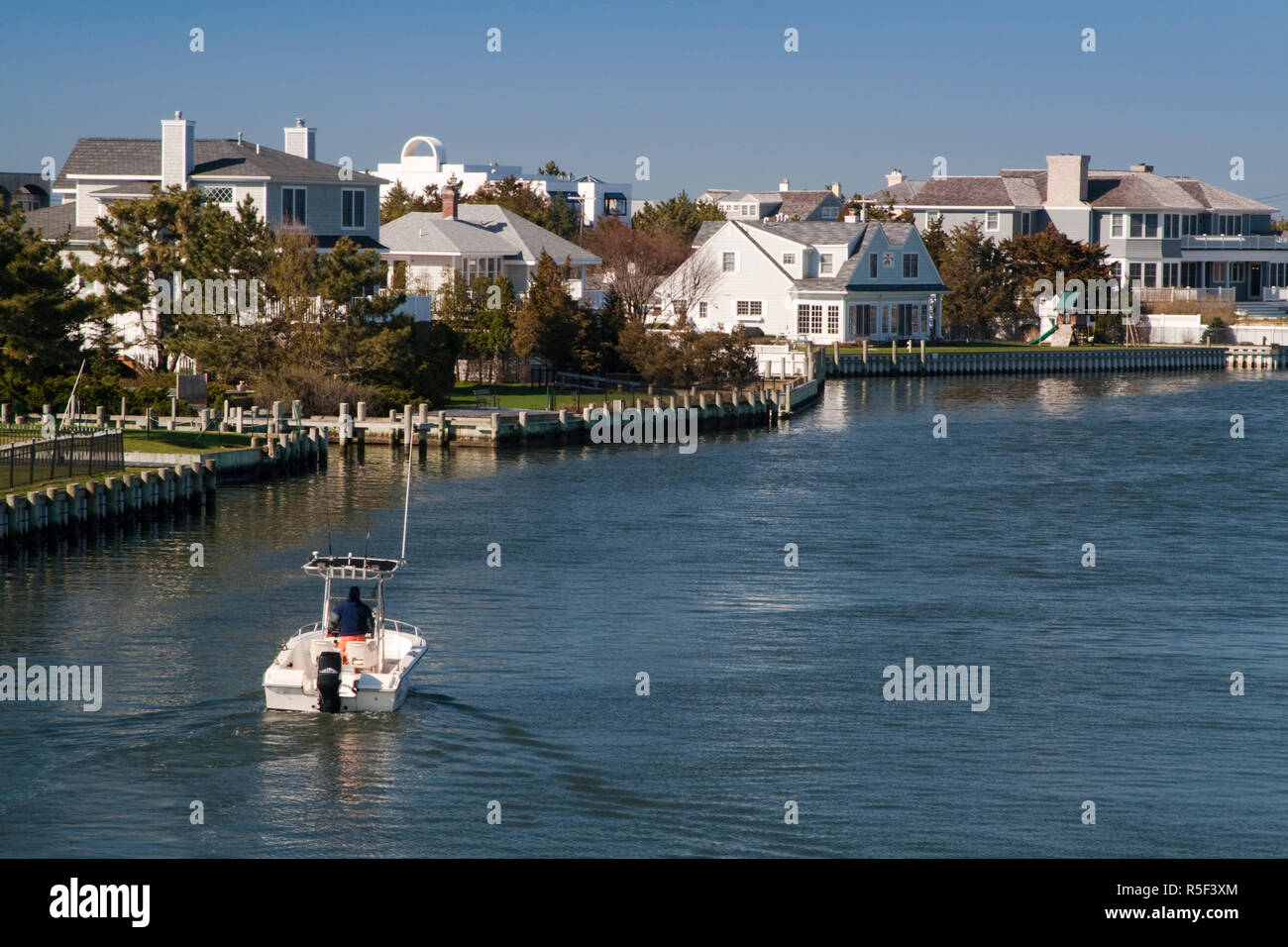 USA, New York, Long Island, The Hamptons, Westhampton Beach, auf Shinnecock Bay Strand Häuser Stockfoto