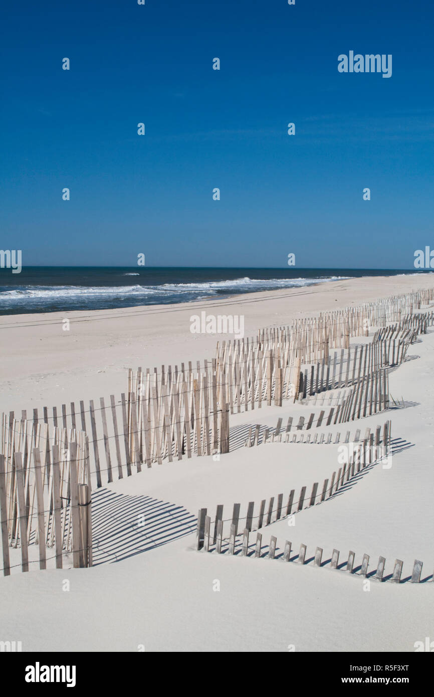 USA, New York, Long Island, The Hamptons, Westhampton Beach, Strand Erosion Zaun Stockfoto