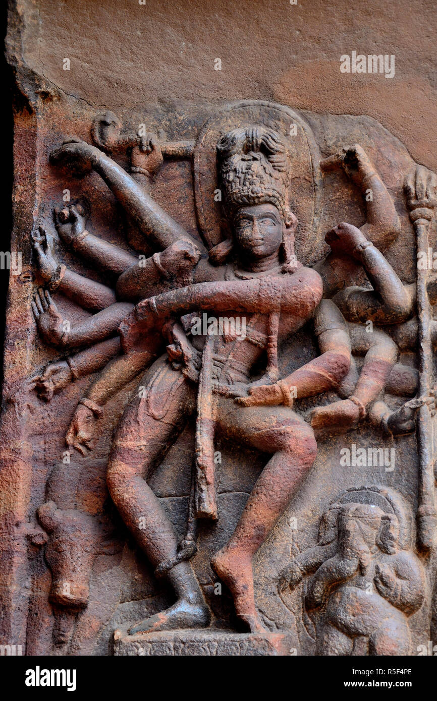 Statue von Nataraja oder Dancing Lord Shiva in Badami Höhlen, Bagalkot, Karnataka, Indien Stockfoto