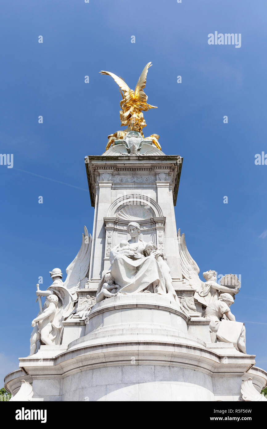 Queen Victoria Denkmal vor dem Buckingham Palace, London, Vereinigtes Königreich Stockfoto