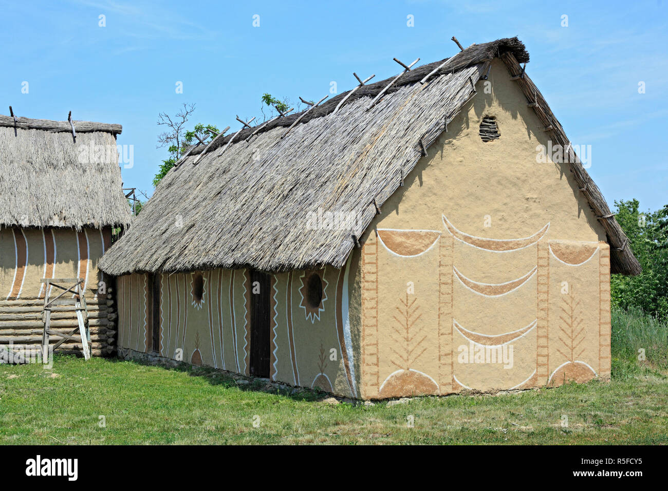 Historische Rekonstruktion des Dorfes datiert zurück zur Cucuteni-Trypillian Kultur, Legedzino, Cherkasy Oblast, Ukraine Stockfoto