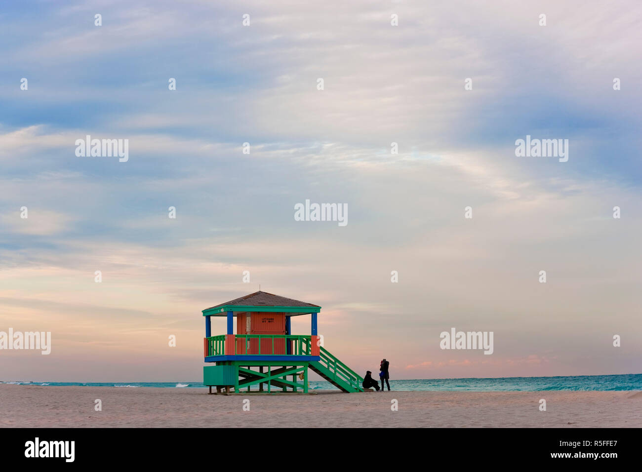 Rettungsschwimmer-Hütte, am frühen Morgen, South Beach, Miami, Florida, USA Stockfoto