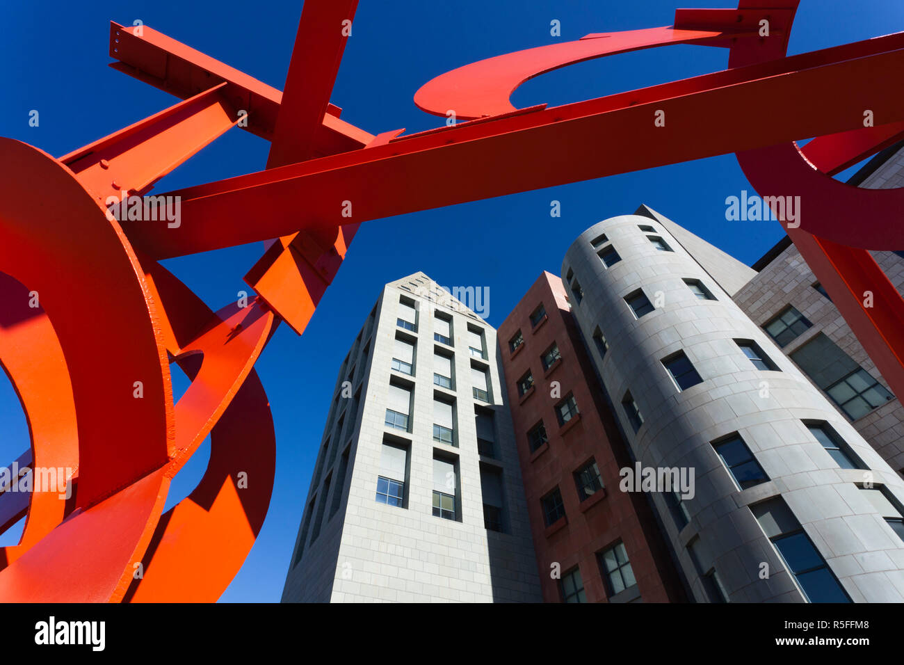 USA, Colorado, Denver, Lao Tzu, Skulptur von Mark di Suveros, außerhalb der Denver Public Library in Acoma Plaza Stockfoto