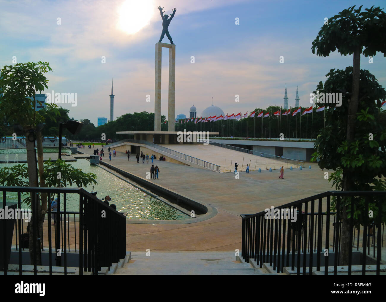 Eine Freiheit, die Statue an lapangan Banteng am Sunset moment Stockfoto