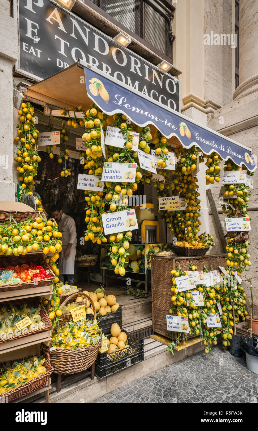 Zitrone Anzeige an Shop auf der Piazza Trento e Trieste, Centro Storico Viertel, Neapel, Kampanien, Italien Stockfoto