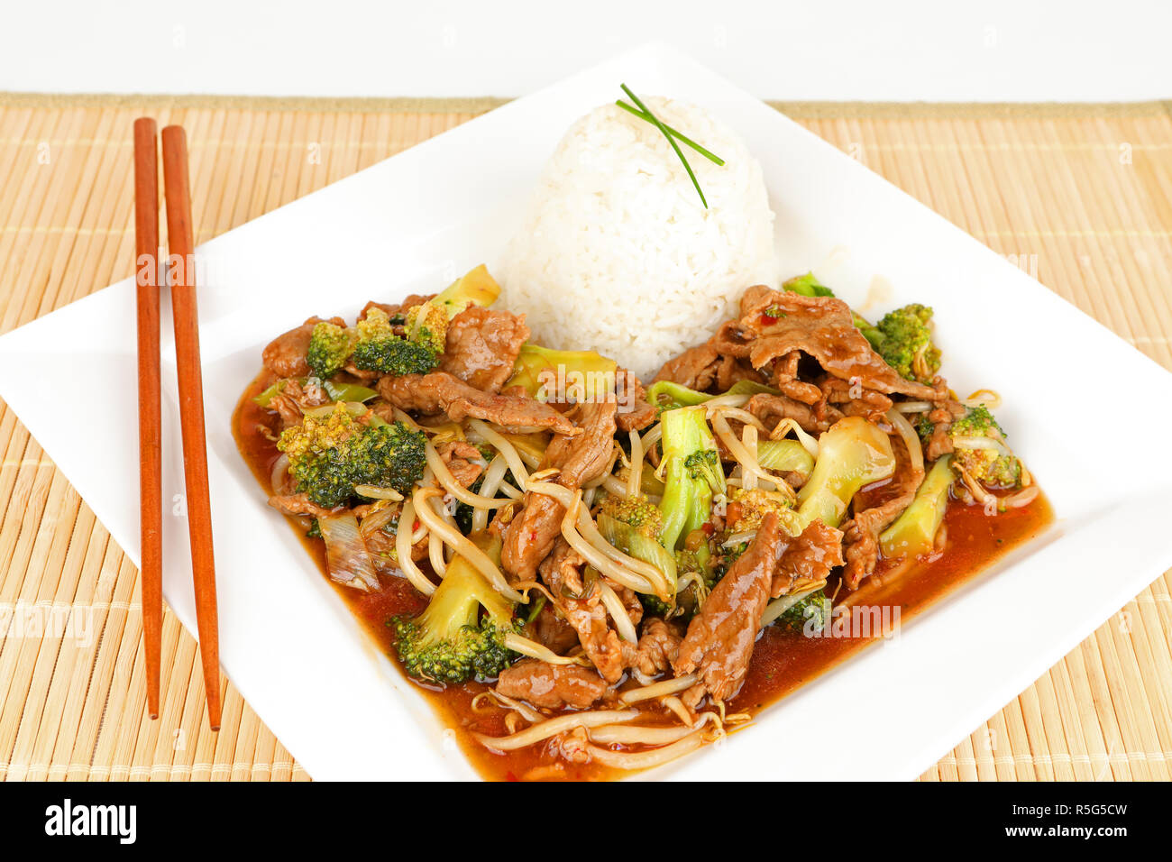 Rindfleisch mit Broccoli und Reis Stockfoto