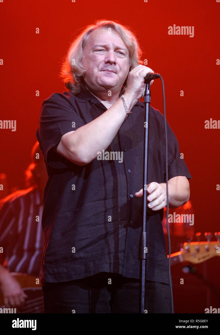 Lou Gramm führt im Konzert während der vor 40 Jahren heute Tour am Seminole Hard Rock Hotel und Kasino in Hollywood, Florida am 25. August 2008. Diese Tour ist eine Erinnerung an die Beatles Sgt. Peppers Lonely Hearts Club Album. Stockfoto