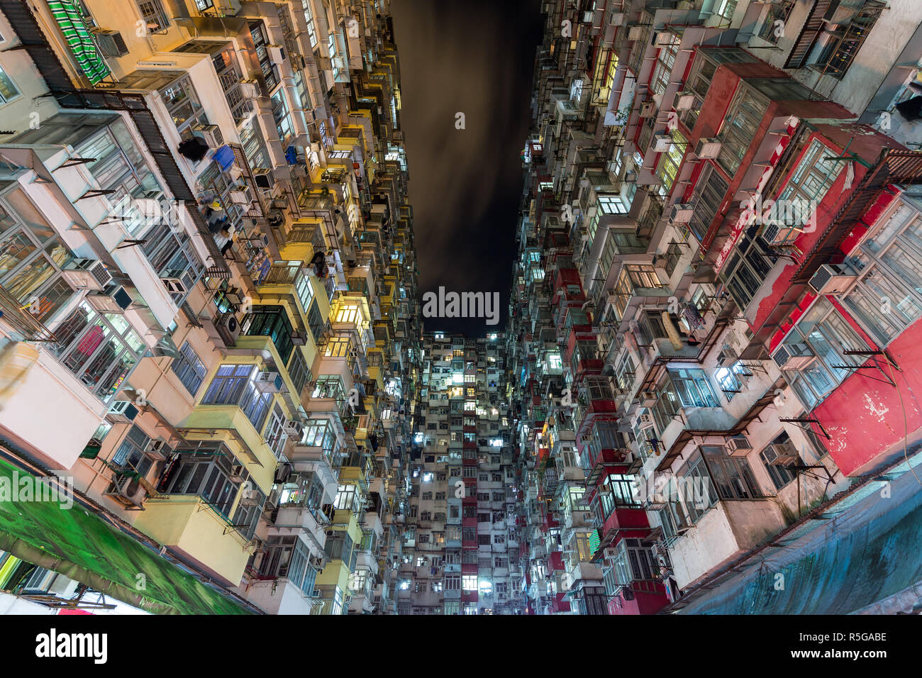 Gebäude in Hong Kong bei Nacht Stockfoto