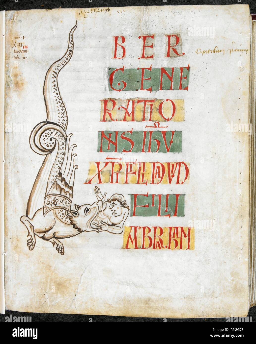 Großen zoomorphen erste 'L' ([i]ber) in Stift und waschen mit einem Drachen schlucken ein Mann, am Anfang des Matthäus. Evangelien. Frankreich, N. oder Niederlande, S. oder Maas-tal (Stavelot?); 1. Quartal des 12. Jahrhunderts. Quelle: Harley2830, f 7. Sprache: Latein. Stockfoto