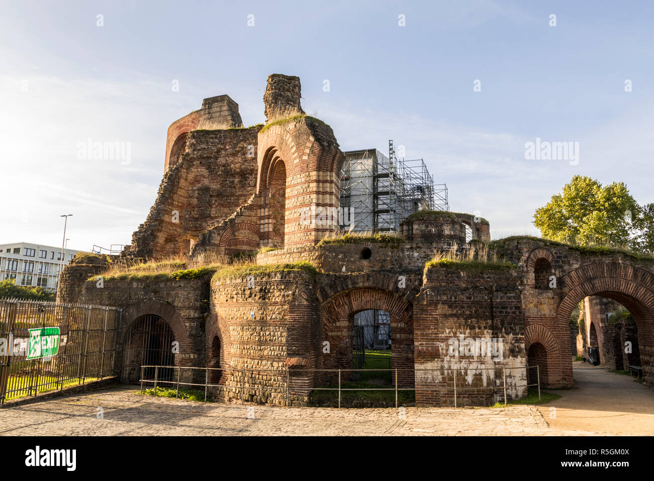 Trier, Deutschland. Die Kaiserlichen Bäder (kaiserthermen), eine grosse römische Badewanne Komplex von der antiken Stadt Augusta Treverorum. Ein Weltkulturerbe sinc Stockfoto