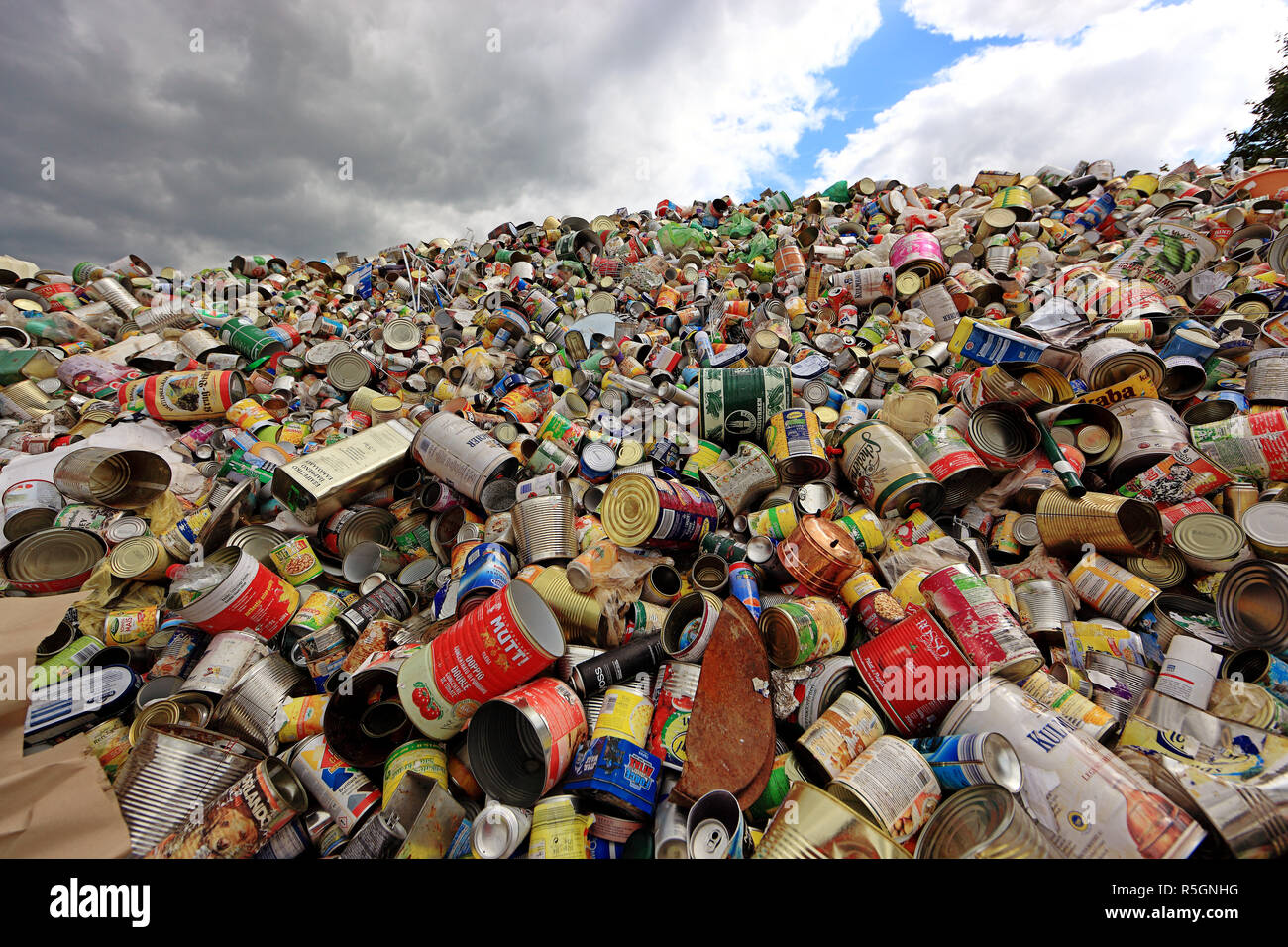 Entsorgung, Lagerung für Recycling, Getränkedosen, Weissblech, Deutschland Stockfoto