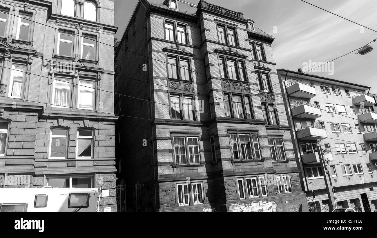 Alte Häuser in einer großen Stadt Stockfoto