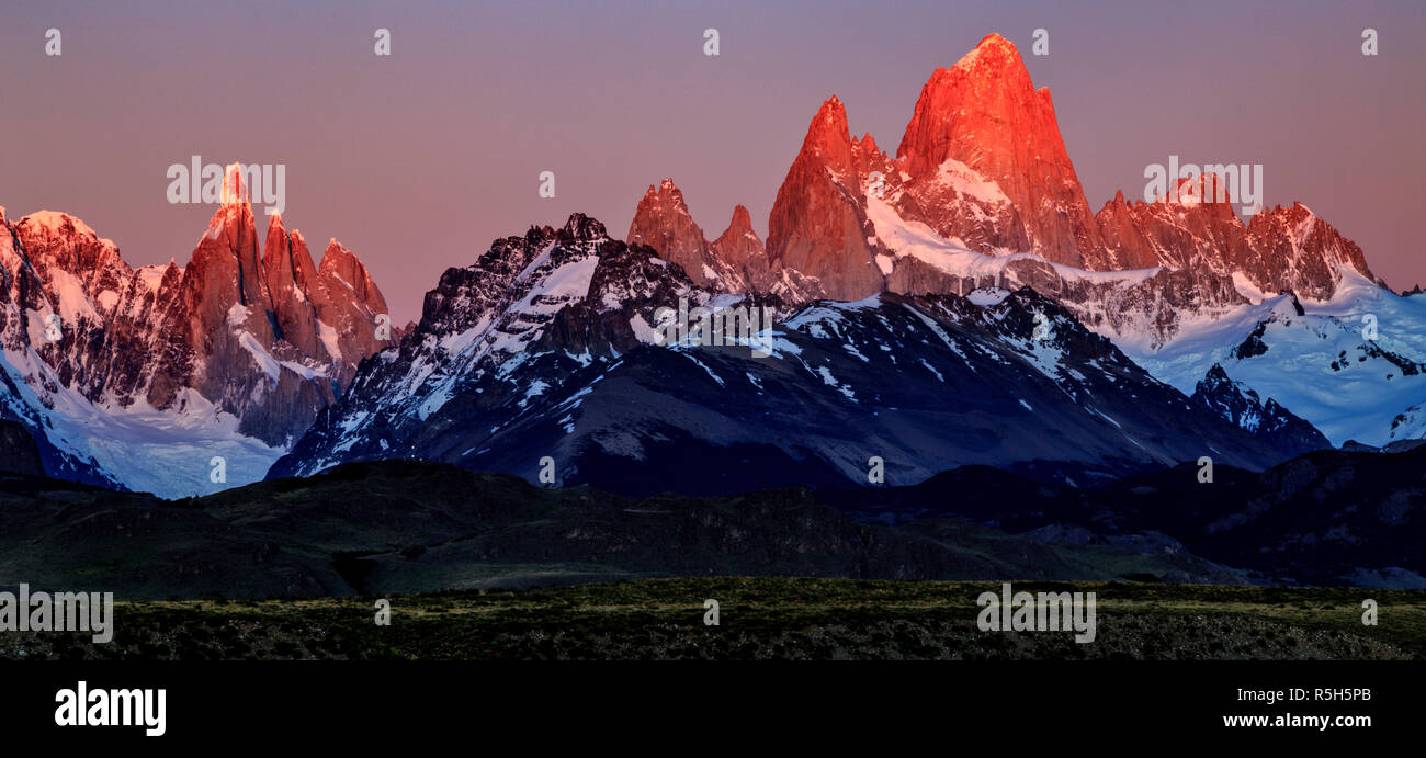 Mt. Fitz Roy (El Chalten) bei Sonnenaufgang. El Chaltén, Santa Cruz, Argentinien. Stockfoto