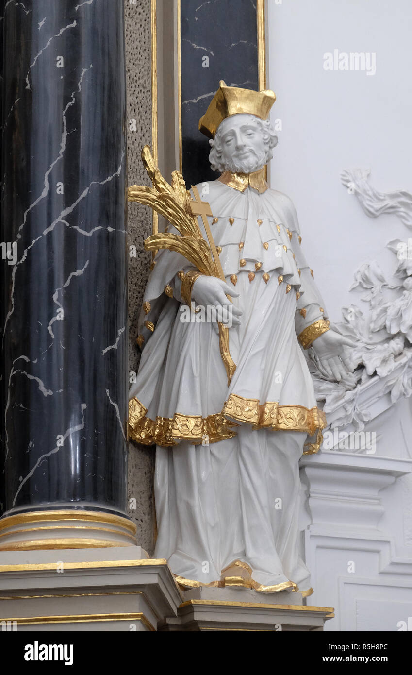 Der hl. Johannes Nepomuk Statue auf der Dean's Altar in Würzburg Dom St. Kilian, Bayern, Deutschland Stockfoto