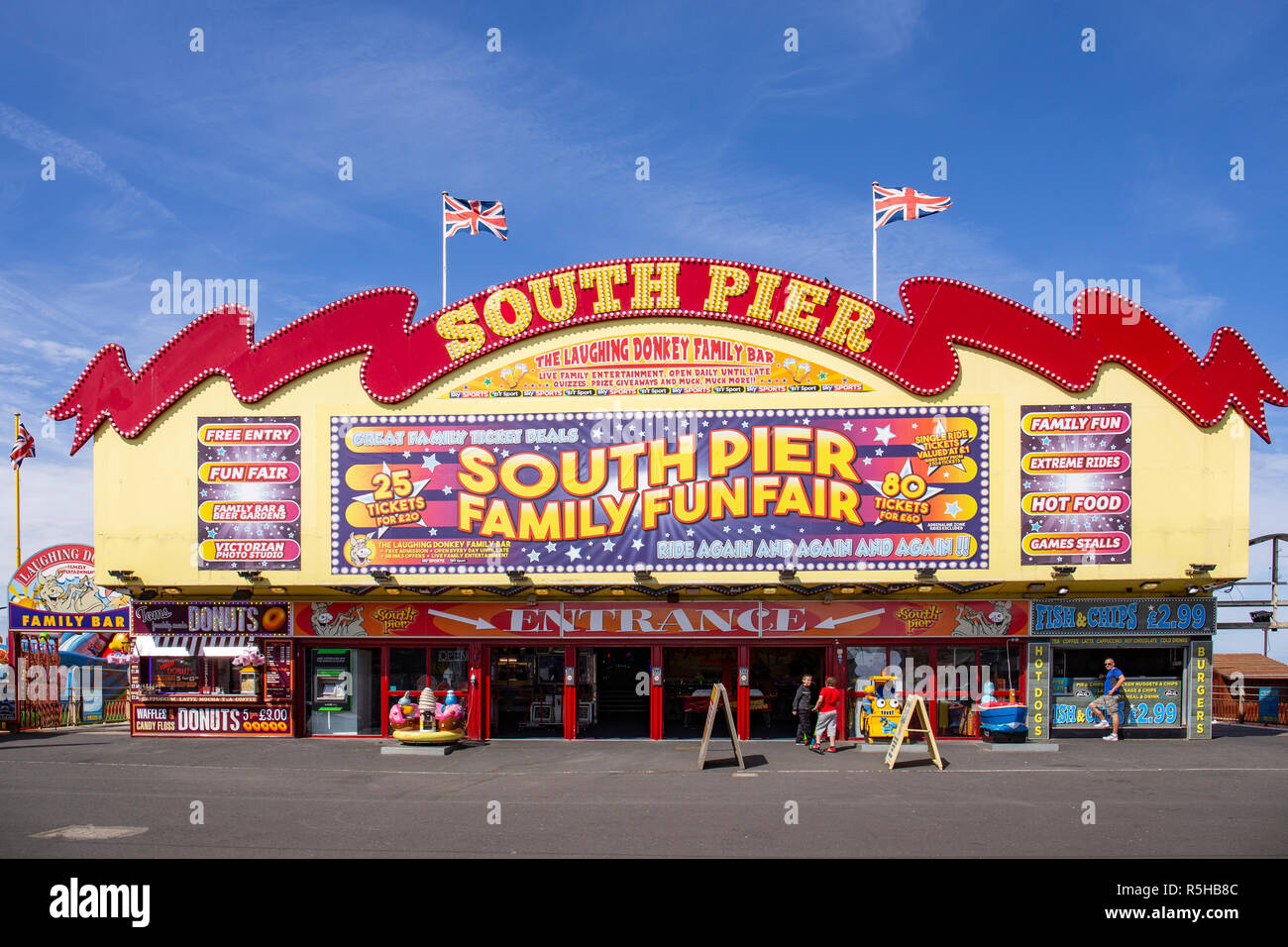 Eingang zum South Pier in Blackpool, Lancashire, Großbritannien Stockfoto