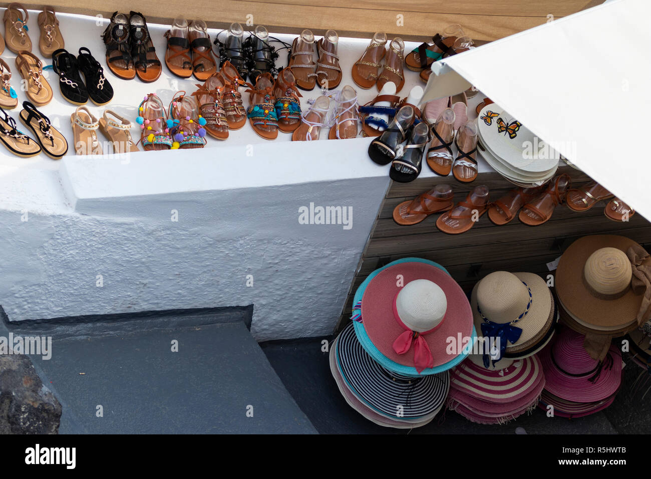 Handgefertigte Mode Accessoires in einer luxuriösen Boutique in Oia, Santorini, Griechenland. Stockfoto