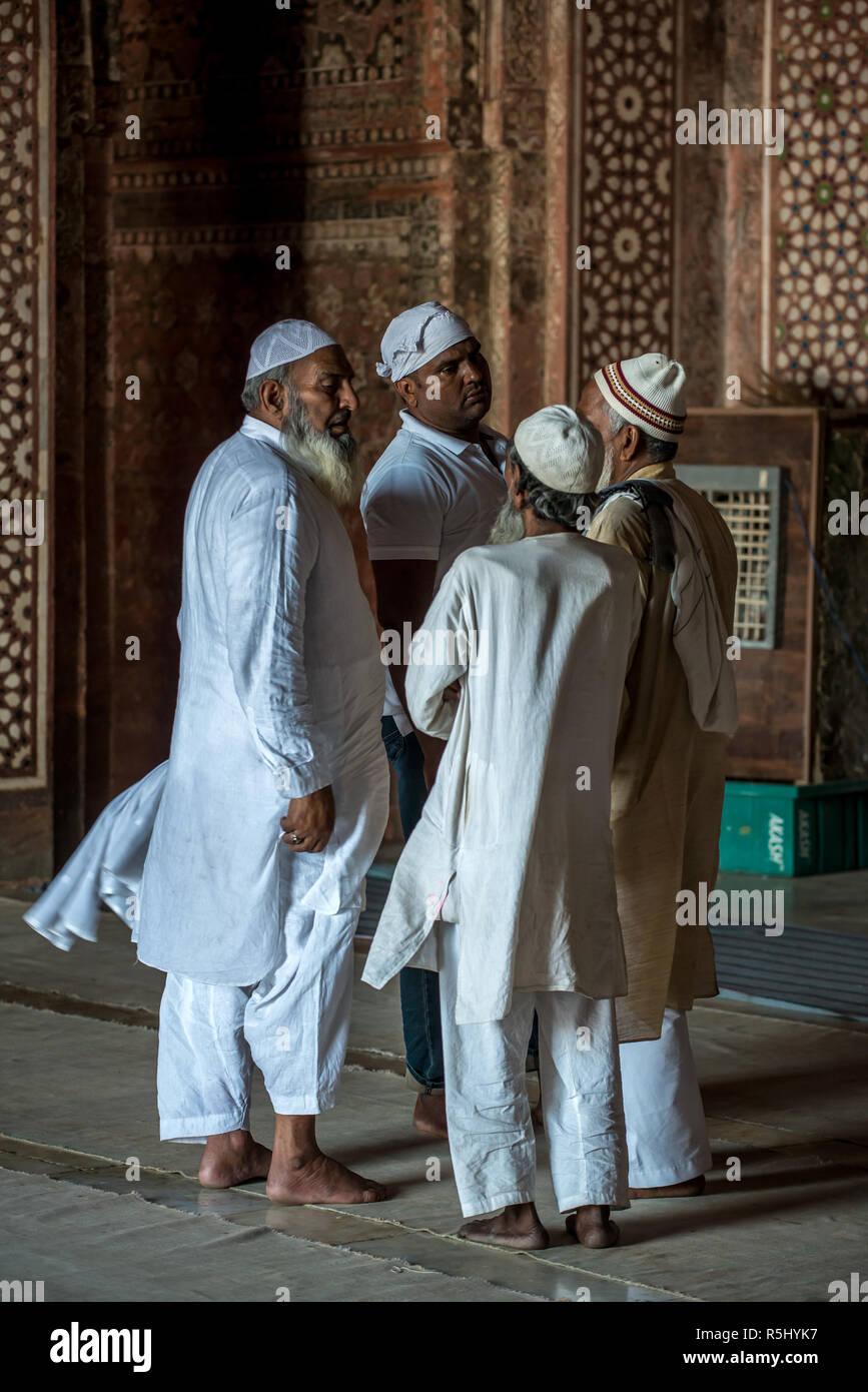 Treue Menschen im Jama Masjid, Fatehpur Sikri Fort, Uttar Pradesh, Indien Stockfoto