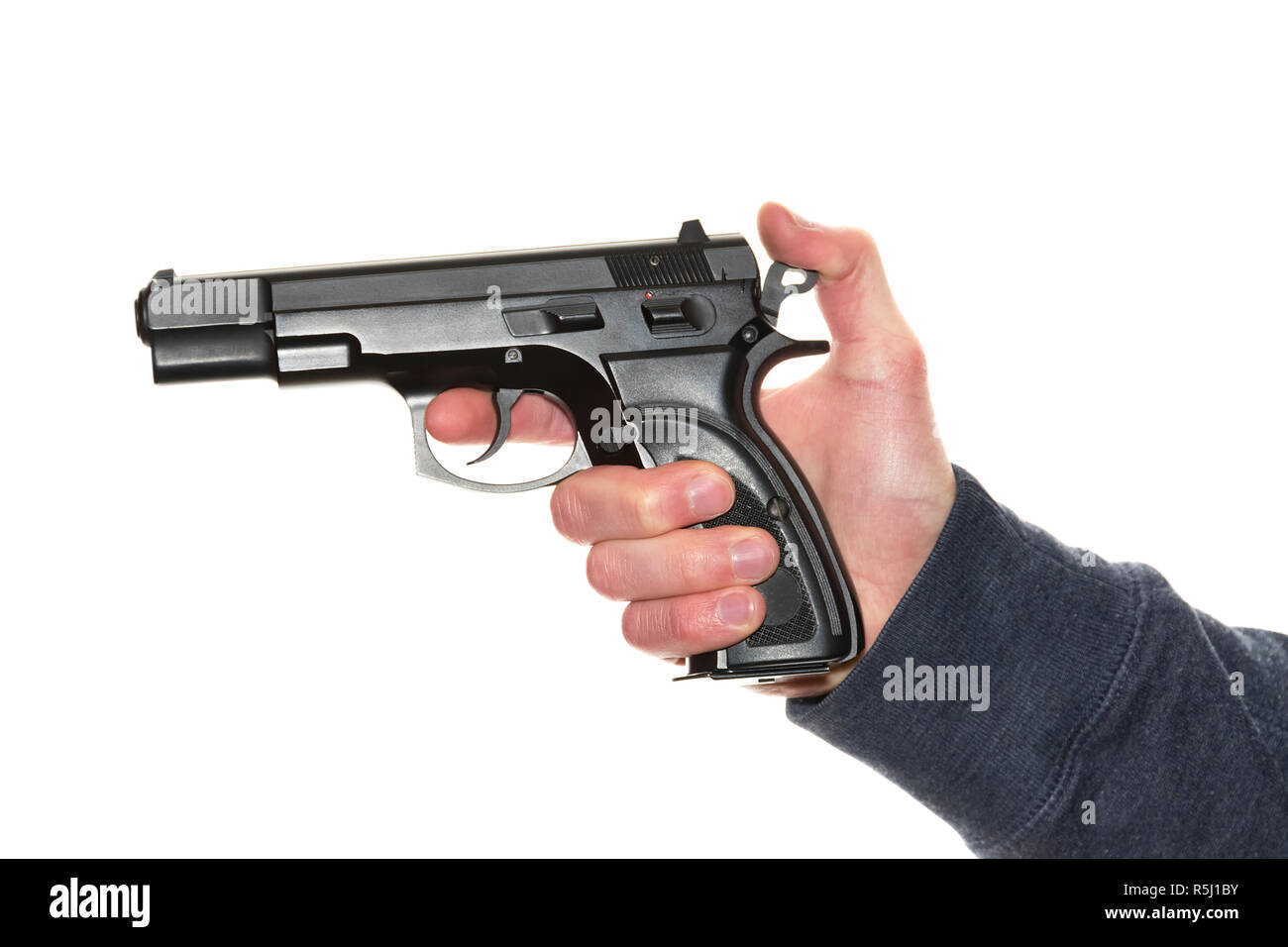 Des Menschen Hand mit Gewehr auf weißem Hintergrund Stockfoto