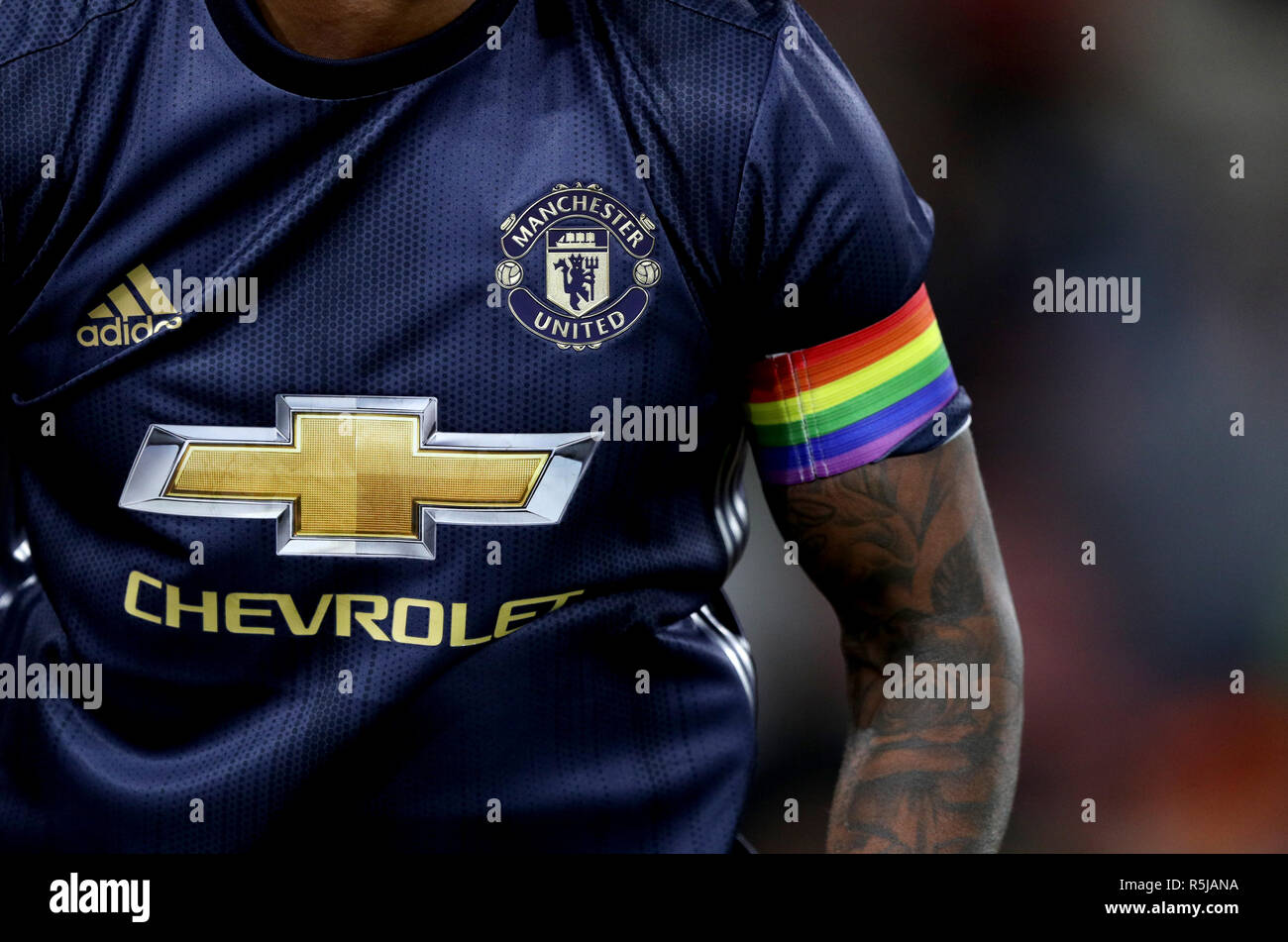 Eine detaillierte Ansicht des Regenbogens Captains Armband auf dem Manchester United Ashley Young während der Premier League Spiel im St. Mary's Stadium, Southampton. Stockfoto