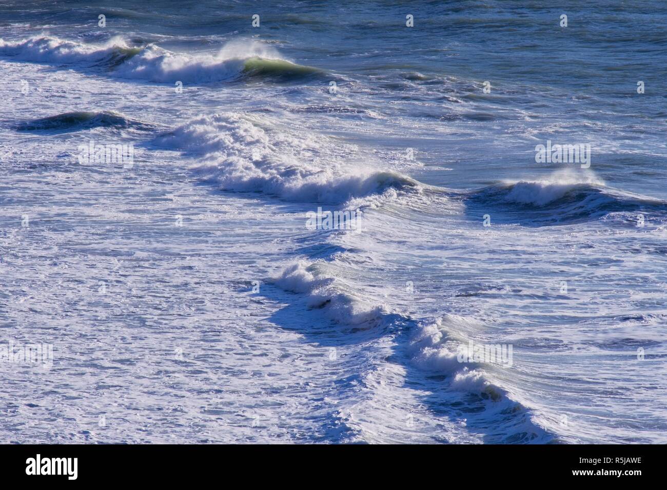 Wellen auf Porth Ceiriad Strand, in der Nähe von Abersoch, Gwynedd, Wales Stockfoto