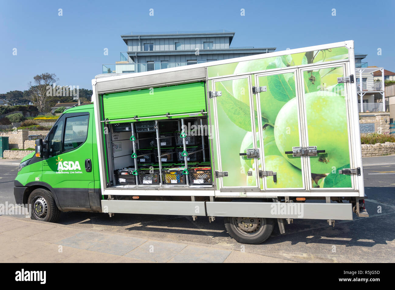 ASDA Lieferwagen, Shore Road, Swanage, Isle of Purbeck, Dorset, England, Vereinigtes Königreich Stockfoto