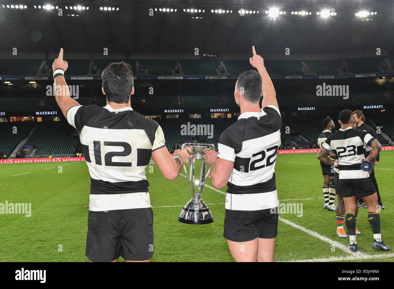 Twickenham, UK. 1. Dezember 2018. Barbaren feiert Essen für die endgültige Punktzahl 38 - 35 während der Killik Schale - Barbaren v Argentinien bei Twickenham Stadion am Samstag, den 01. Dezember 2018. LONDON ENGLAND. (Nur redaktionelle Nutzung, eine Lizenz für die gewerbliche Nutzung erforderlich. Keine Verwendung in Wetten, Spiele oder einer einzelnen Verein/Liga/player Publikationen.) Credit: Taka G Wu/Alamy Nachrichten Stockfoto