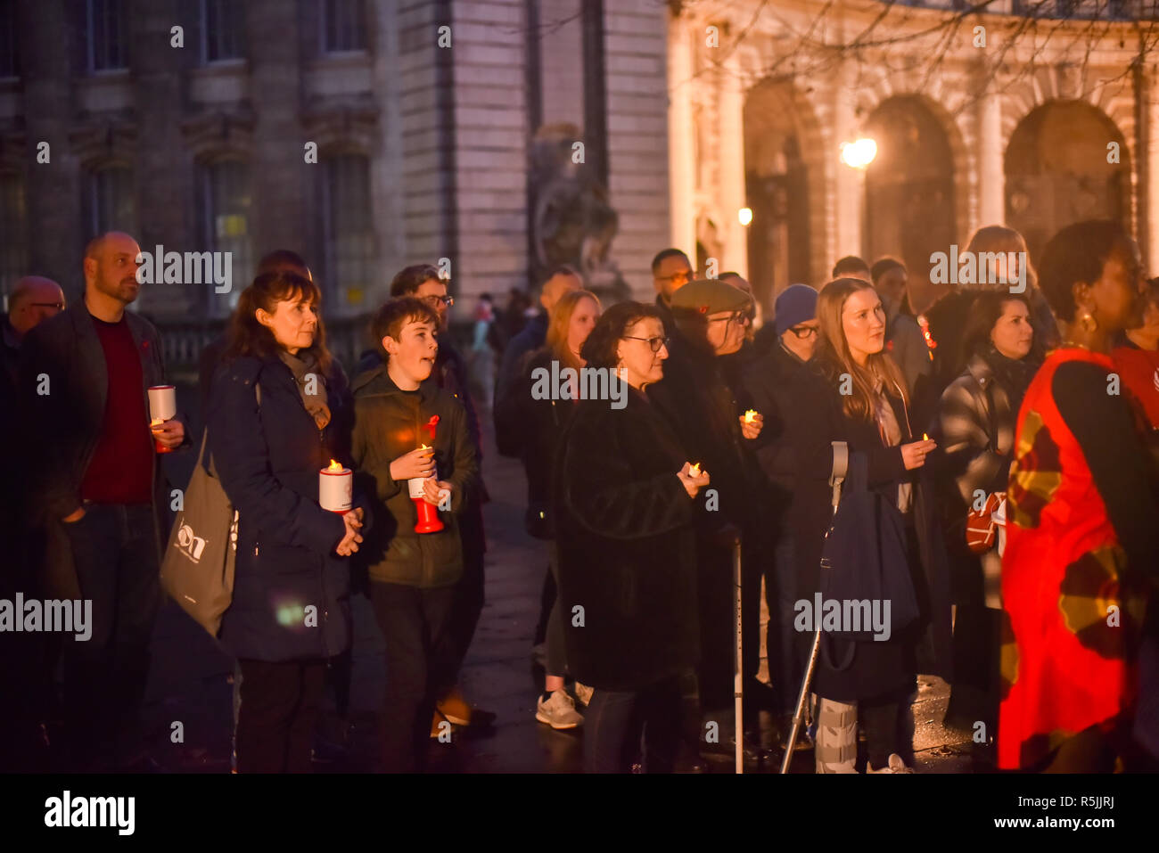 British Council, London, Großbritannien. 1. Dezember 2018. Candlelit vigil ist zum Welt-AIDS-Tag außerhalb des British Council statt. Quelle: Matthew Chattle/Alamy leben Nachrichten Stockfoto