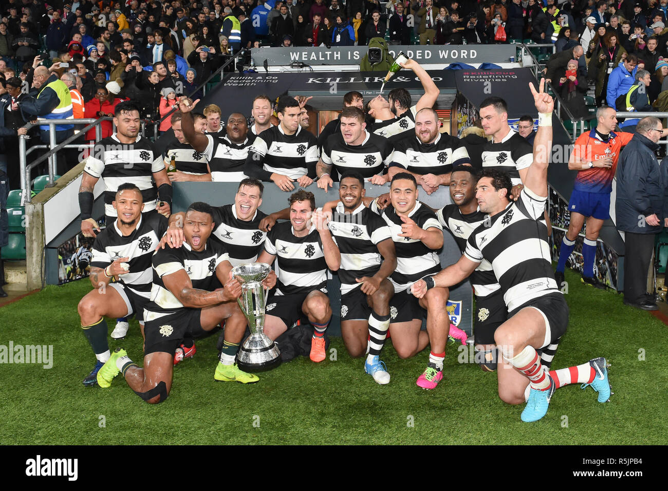 Twickenham, UK. 1. Dezember 2018. Barbaren feiert Essen für die endgültige Punktzahl 38 - 35 während der Killik Schale - Barbaren v Argentinien bei Twickenham Stadion am Samstag, den 01. Dezember 2018. LONDON ENGLAND. (Nur redaktionelle Nutzung, eine Lizenz für die gewerbliche Nutzung erforderlich. Keine Verwendung in Wetten, Spiele oder einer einzelnen Verein/Liga/player Publikationen.) Credit: Taka G Wu/Alamy Nachrichten Stockfoto