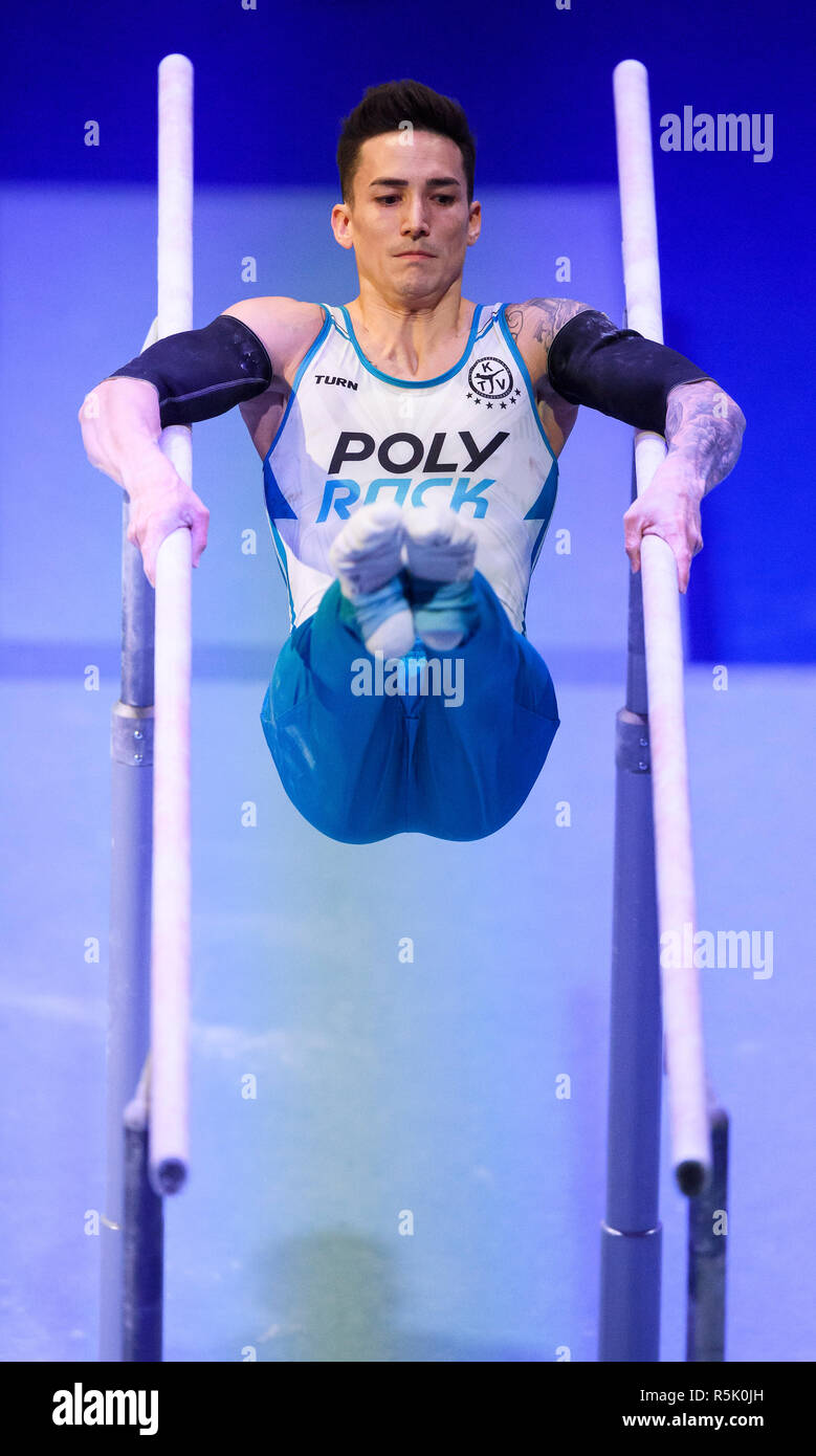 Marcel Nguyen (KTV Straubenhardt) an der Bar. GES/Gymnastik/1. Fussballbundesliga: DTL-Finale, 01.12.2018 - | Verwendung weltweit Stockfoto