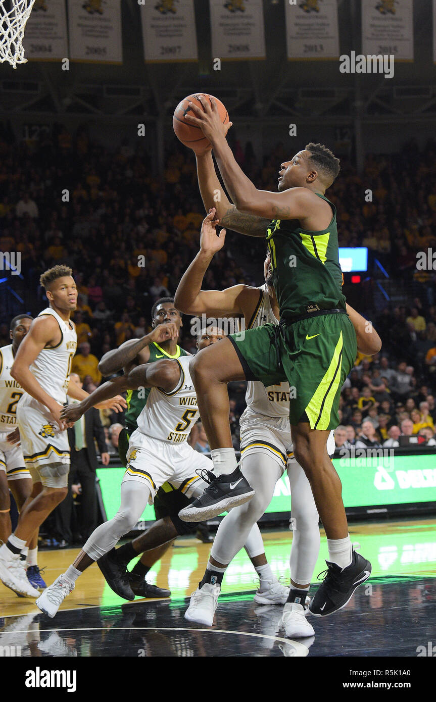 Wichita, Kansas, USA. 01 Dez, 2018. Baylor Bears guard Mark Vital (11) Laufwerke an den Korb während der NCAA Basketball Spiel zwischen der Baylor Bears und die Wichita State Shockers an Charles Koch Arena in Wichita, Kansas. Kendall Shaw/CSM/Alamy leben Nachrichten Stockfoto