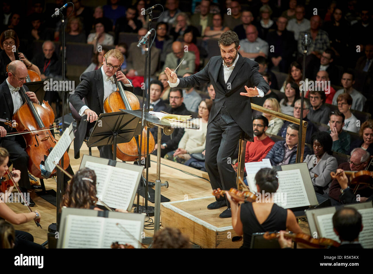 Israelische Dirigent Omer Meir Wellber wird Chefdirigent des BBC Philharmonic Orchestra, die in der Bridgewater Hall in Manchester Stockfoto