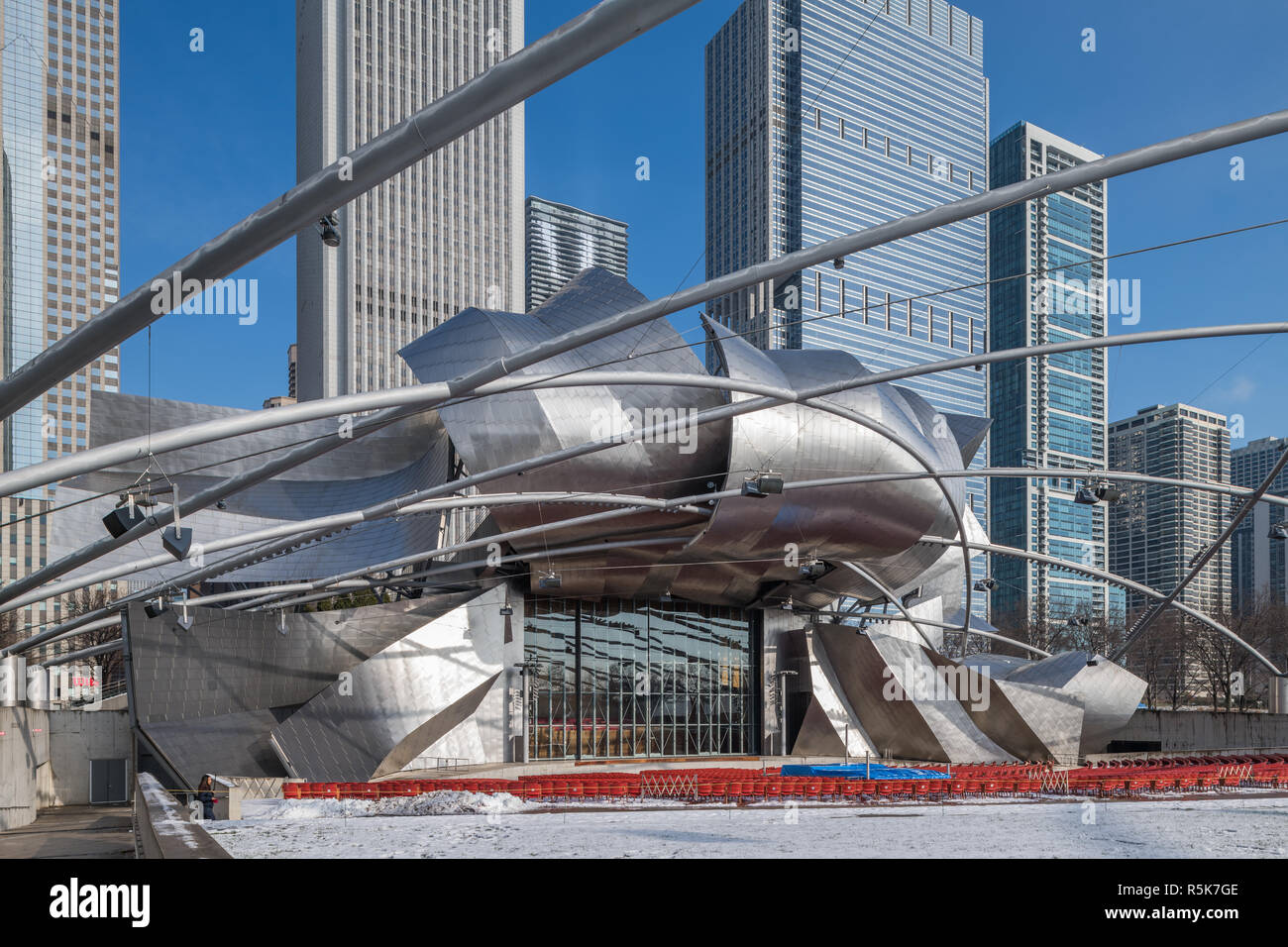 Die Außenseite des Jay Pritzker Pavilion in Millennium Park von Frank Gehry entworfenen Stockfoto